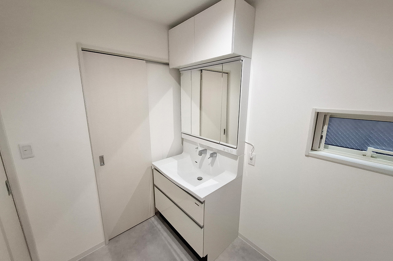 洗面室:キッチンと廊下から出入りできます。