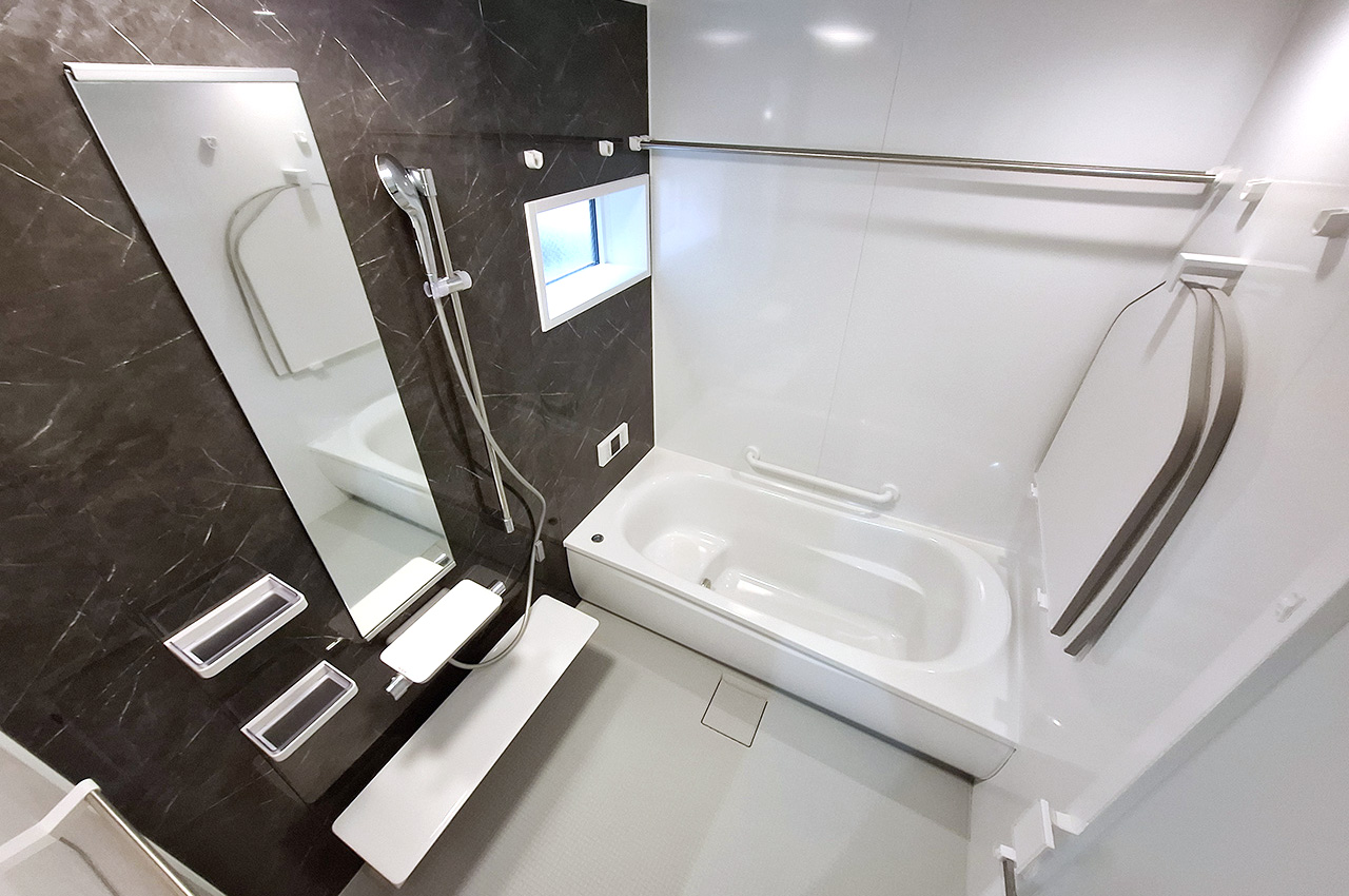 バスルーム:浴室乾燥機付き。