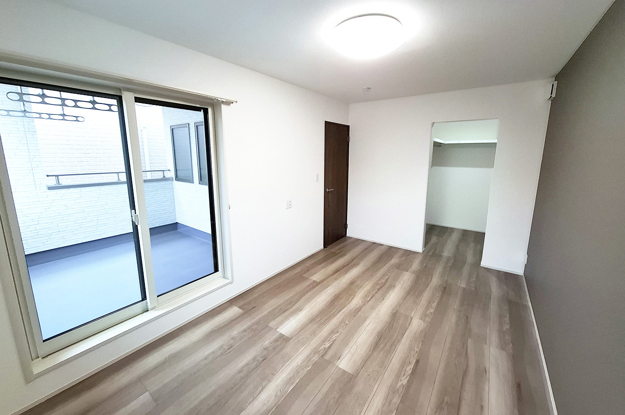 洋室1:バルコニーへ出入り可能です。