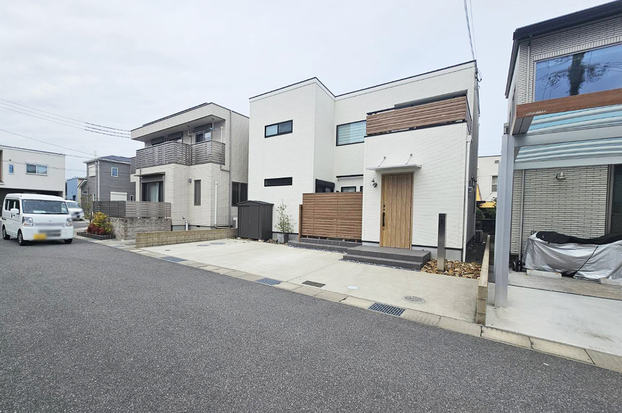 前面道路含む外観