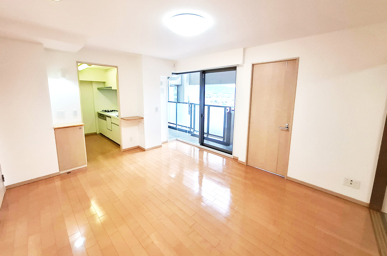 LDK：9階部分、南西向きにつき日当り良好。