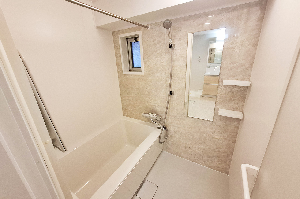 バスルーム：システムバスと浴室乾燥機を新調済み。