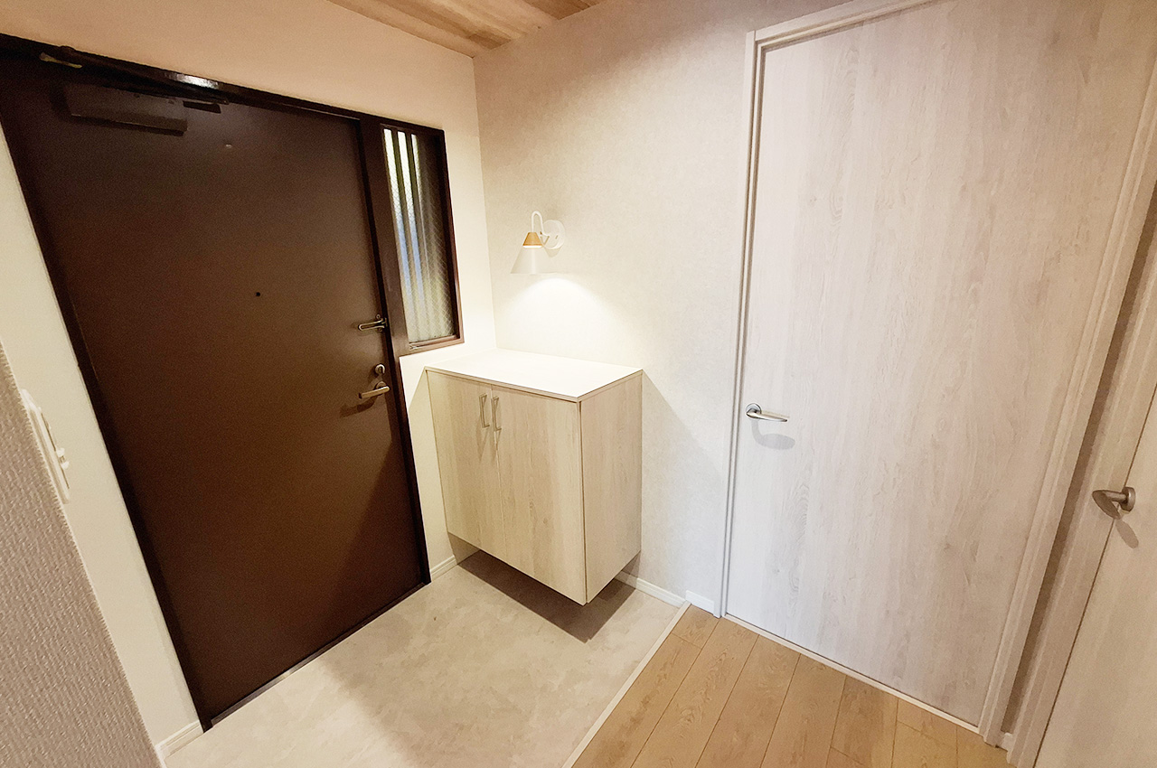 玄関：下駄箱新調するなどリフォーム済み。