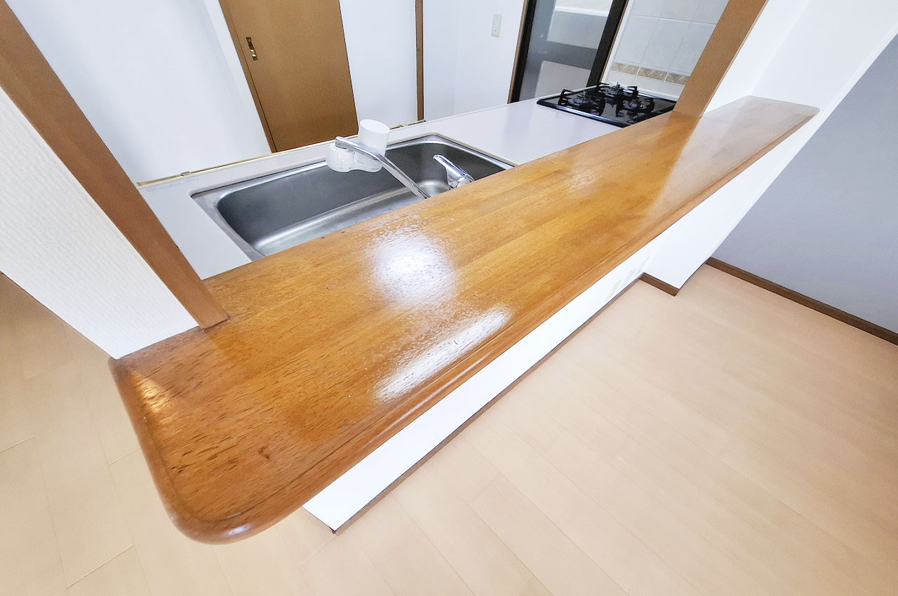 配膳に便利なキッチンカウンター
