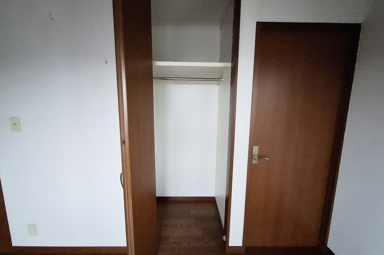 洋室2クローゼット