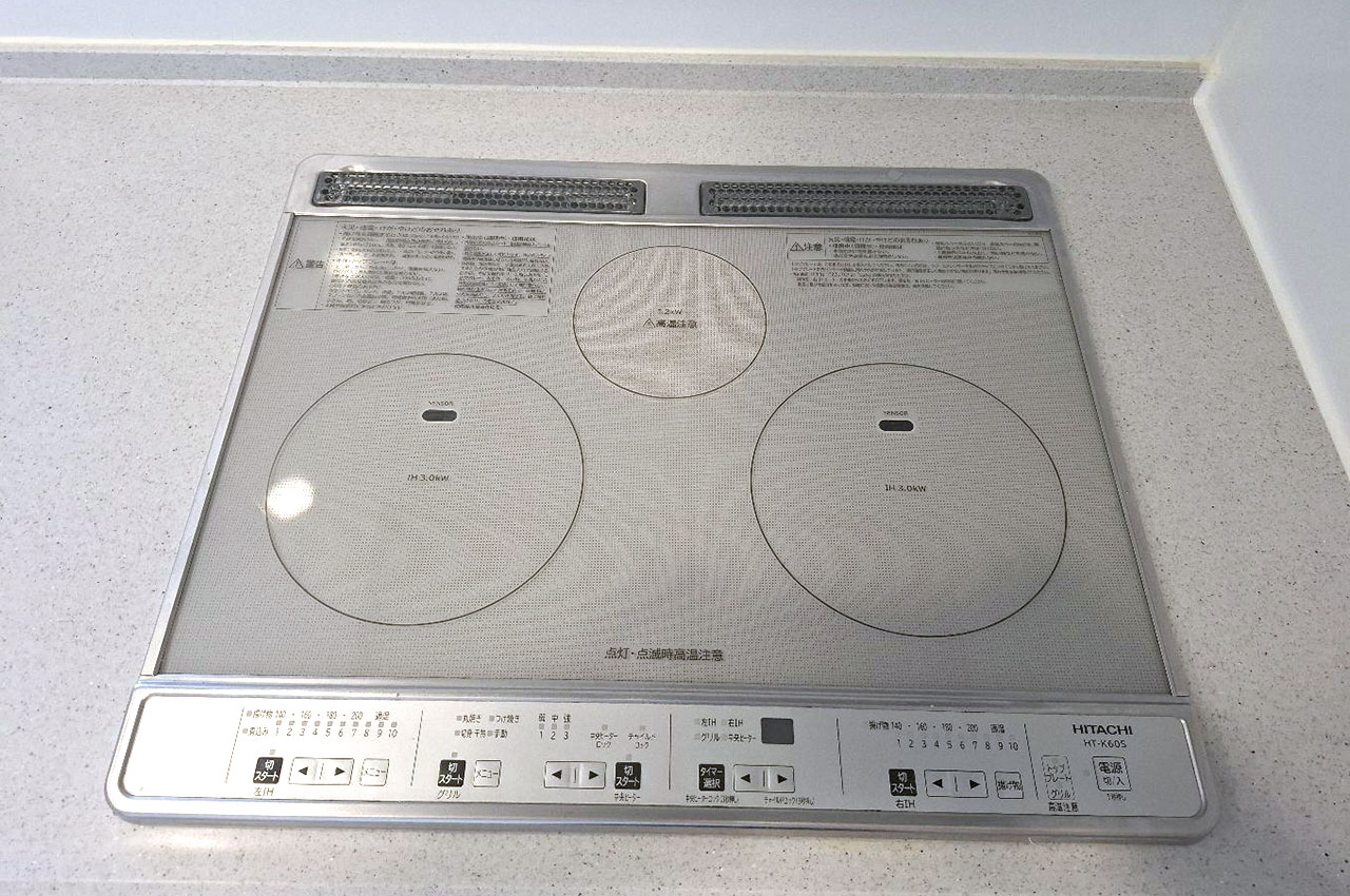 火を使わず安全で、お手入れ簡単なIHヒーター。毎日のお掃除がラクラクで見た目もスッキリ。