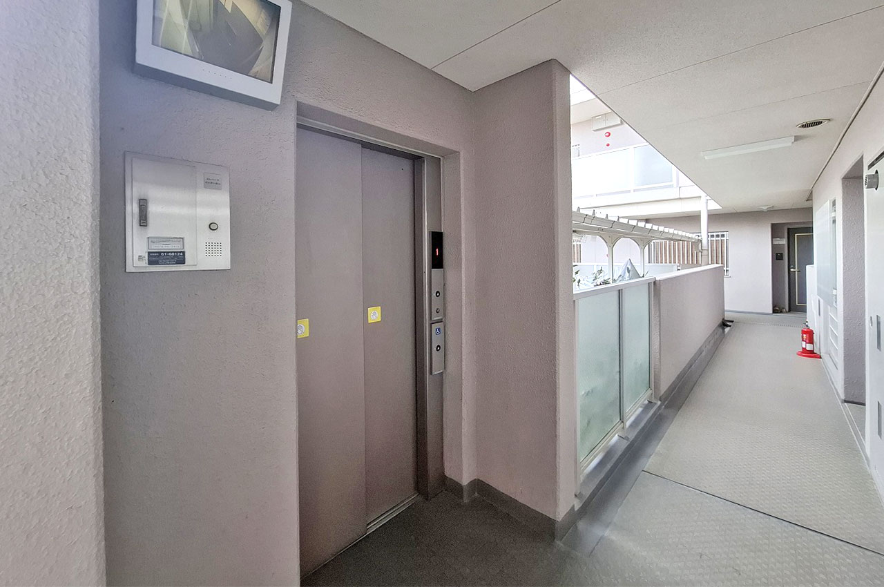 エレベーター・防犯カメラ