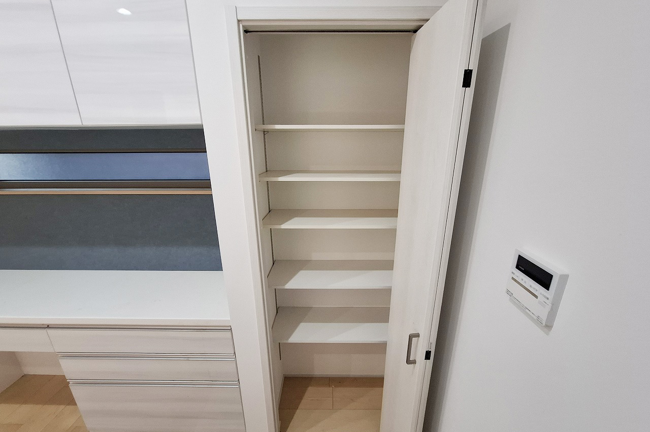 キッチン内物入（パントリー）