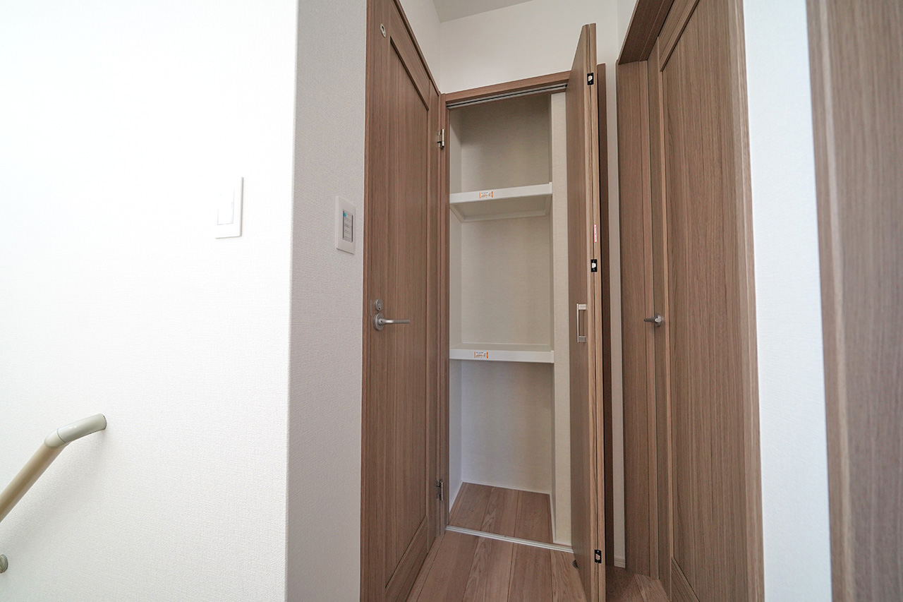2階ホール収納