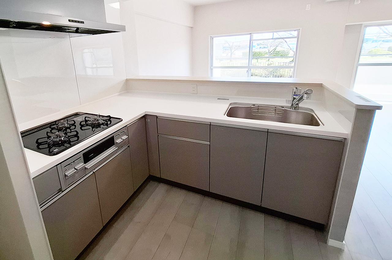 キッチン：浄水器付きのシステムキッチンを新調済み。