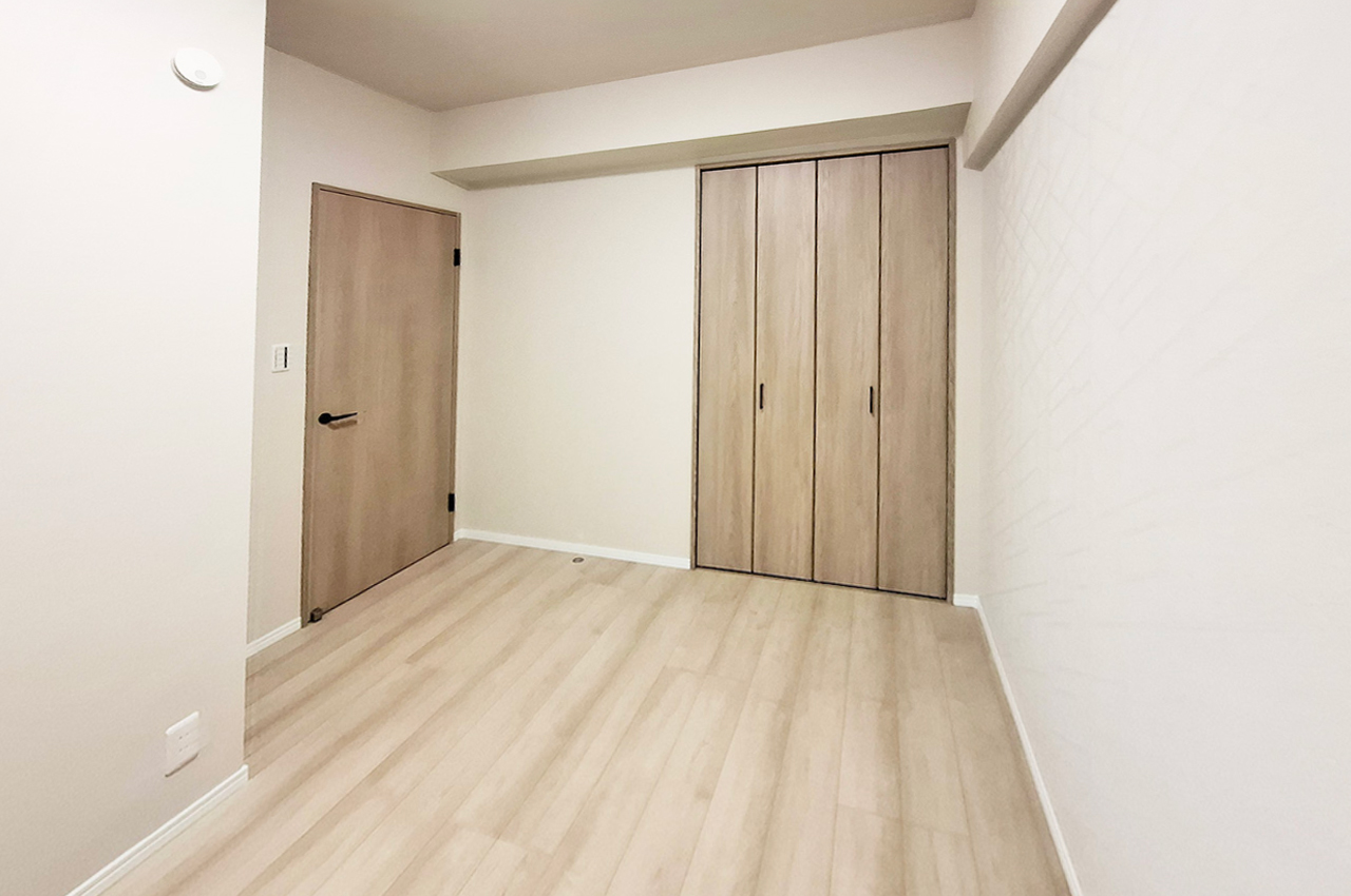 洋室1：クロスやフローリングを貼替えるなどリフォーム済み。