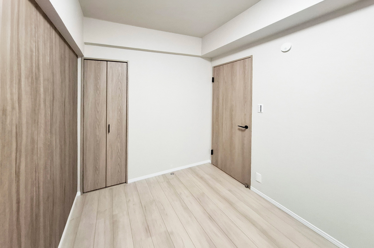 洋室2：クロスやフローリングを貼替えるなどリフォーム済み。