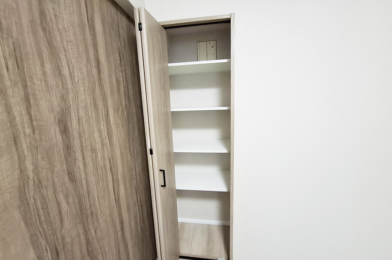 洋室2物入：新調済み。