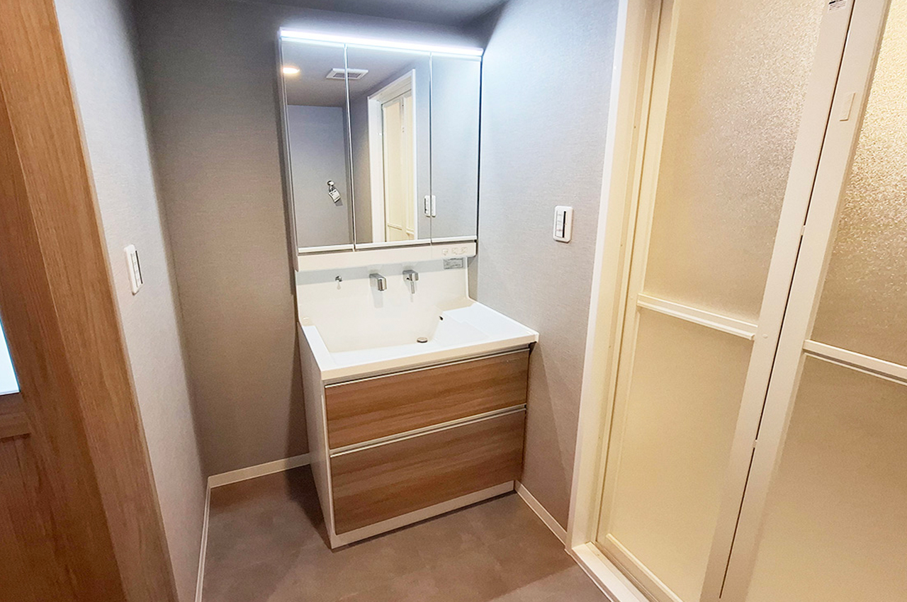 洗面室：洗面化粧台を新調済み。