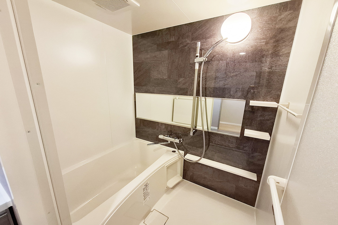 バスルーム：システムバスを新調済み。