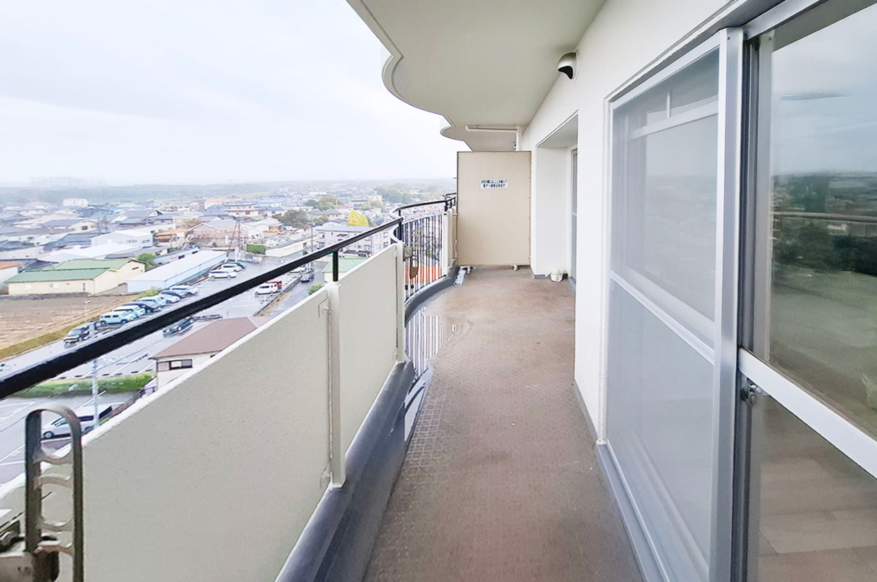 バルコニー:11階建ての10階部分につき見晴らしがよく、気分転換にぴったり。