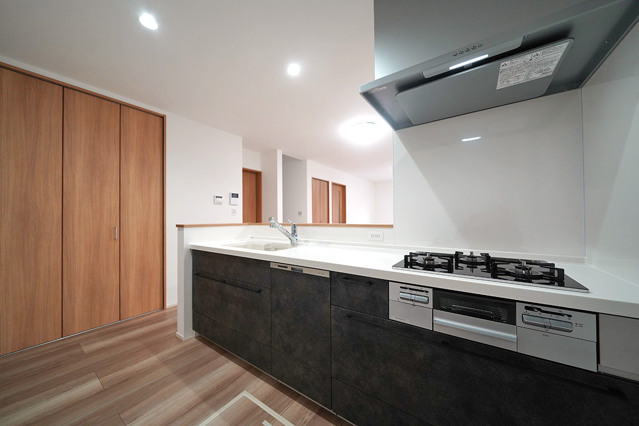 キッチン：食洗機付きシステムキッチン