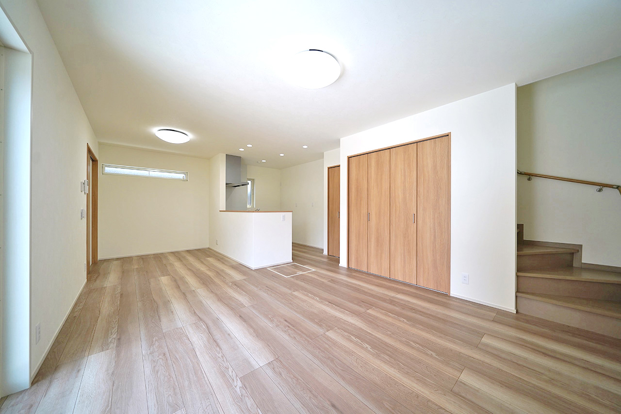 16.75帖のゆったりLDKは、家族が自然と顔を合わせる機会が増えるリビング階段の間取りです。