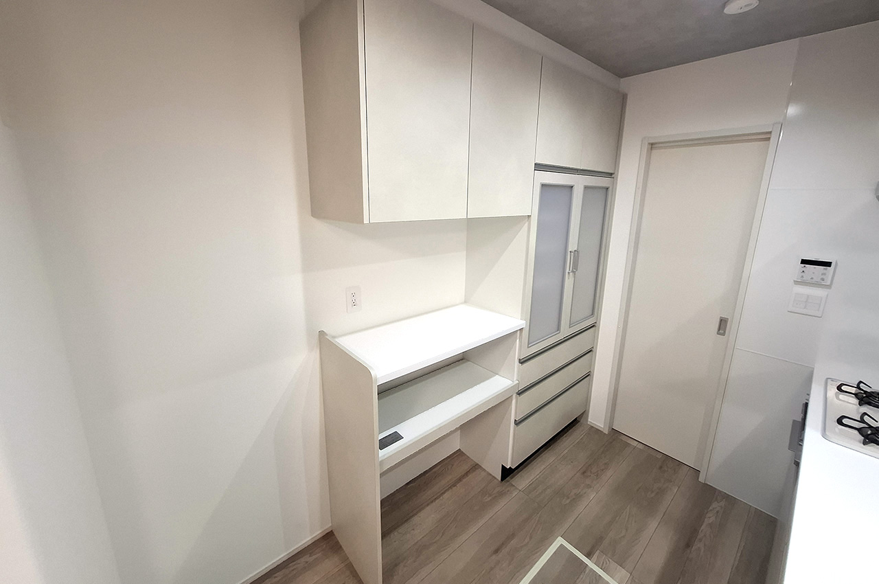 カップボード：食器や調理家電などがすっきりと収まります。