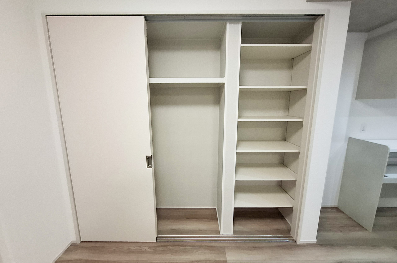 リビング物入：パントリーとしても活用できます。