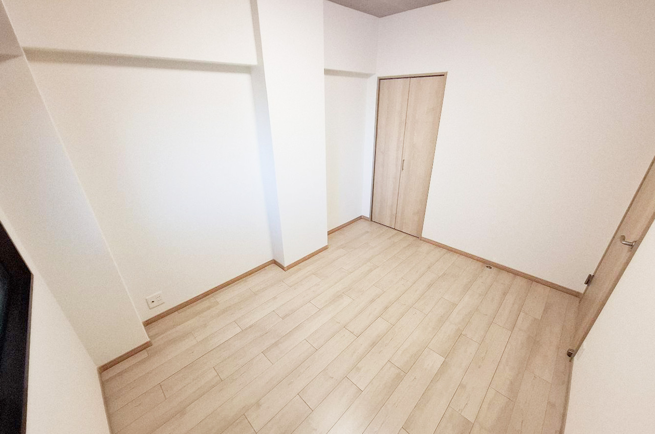 洋室①：約5.7帖の洋室は寝室や子供部屋にちょうど良いサイズ。暮らしに合わせて幅広く活用できます。