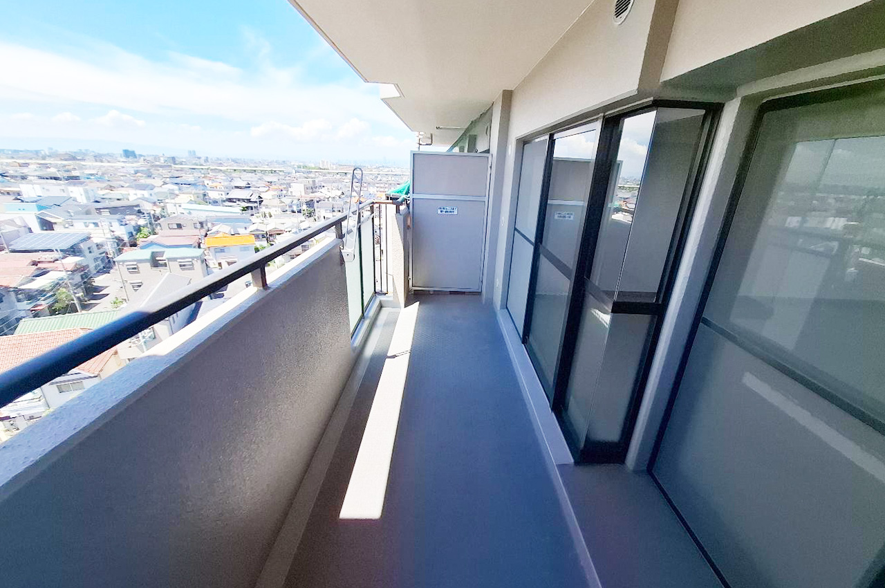 バルコニー：高層階ならではの爽やかな風と明るさが魅力です。