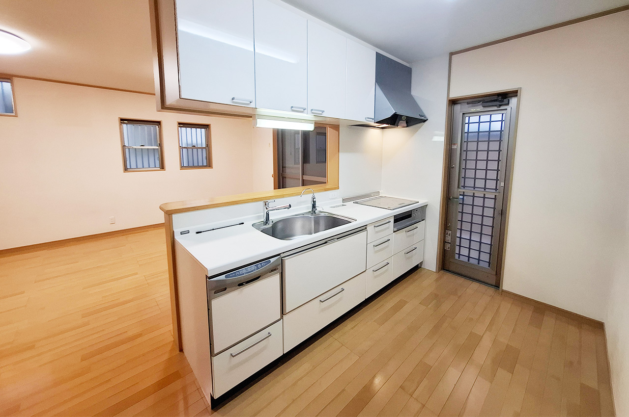 キッチン:火を使わず安全でお手入れしやすいIHコンロのキッチンです。