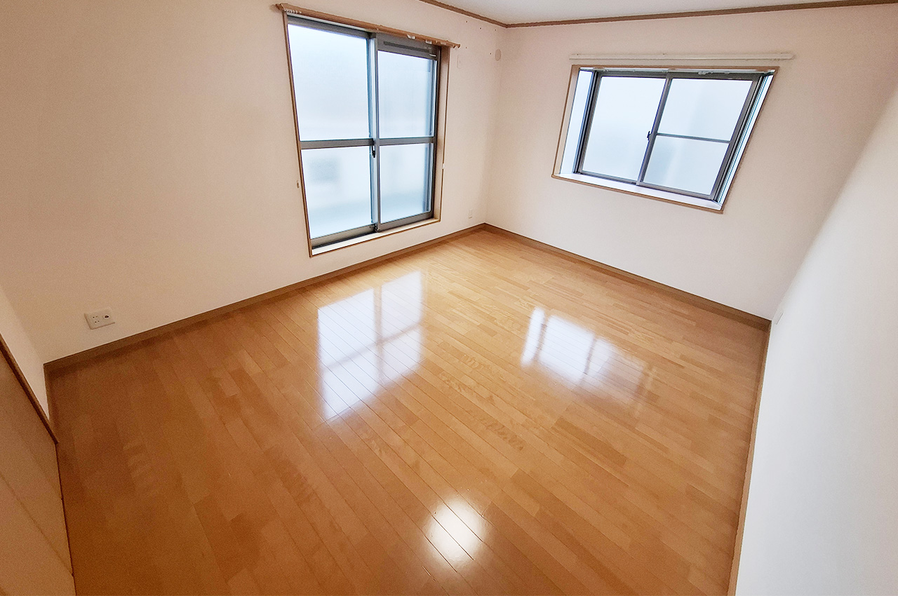 洋室1:バルコニーに面したお部屋です。