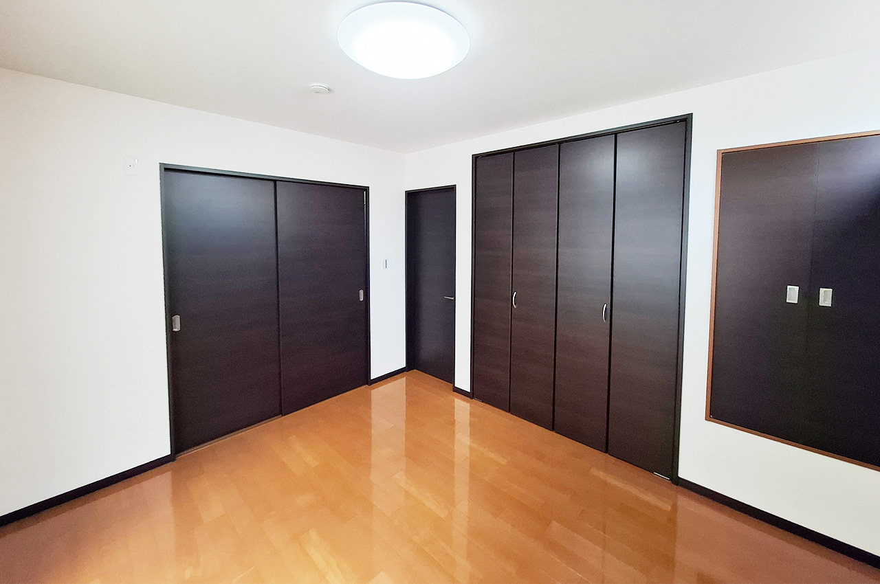 洋室1：クロスを貼替えるなどリフォーム済み。