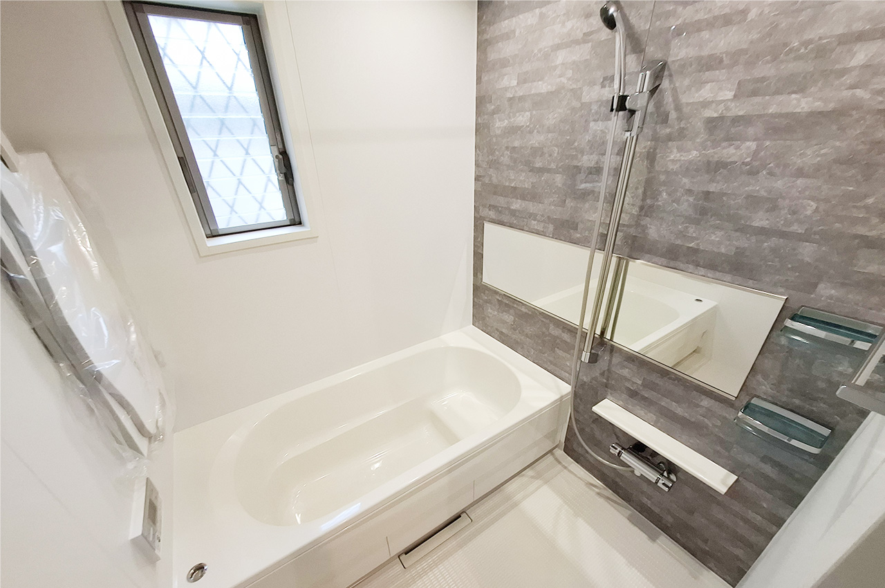 バスルーム：システムバスと浴室乾燥機を新調済み。