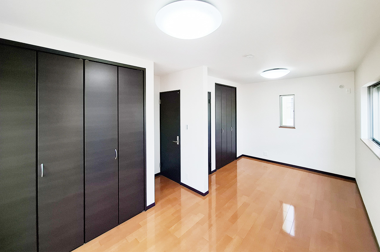 洋室2：クロスを貼替えるなどリフォーム済み。