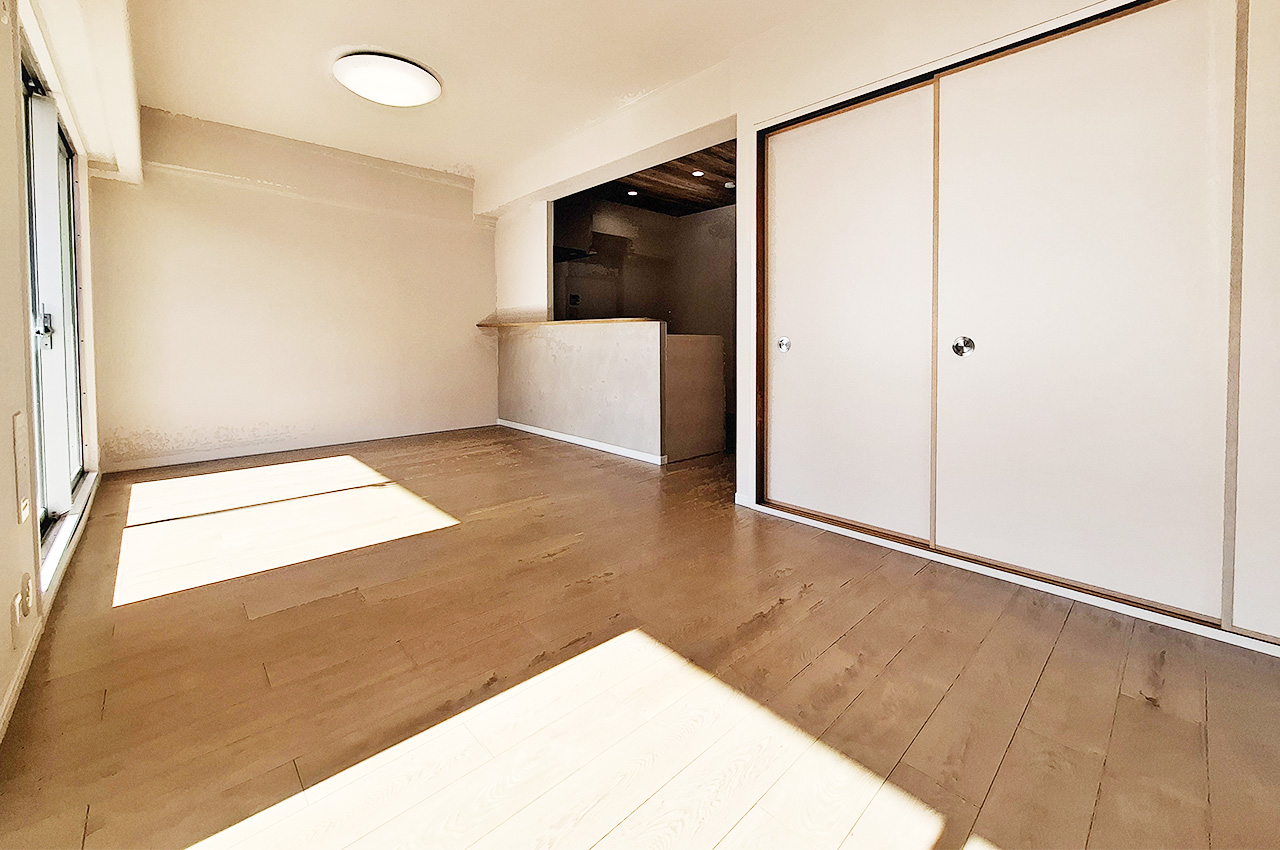 LDK:元和室をリビングの一部に間取り変更し、開放感のある空間に生まれ変わりました。