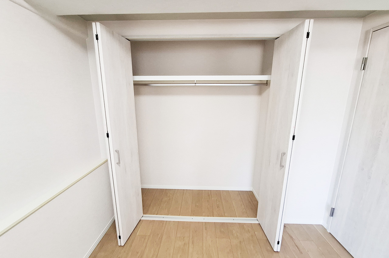 洋室クローゼット:新調済み。
