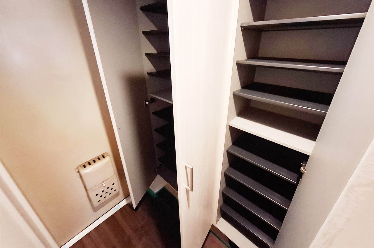 玄関:収納力のある下駄箱で家族分の靴を収納できます。