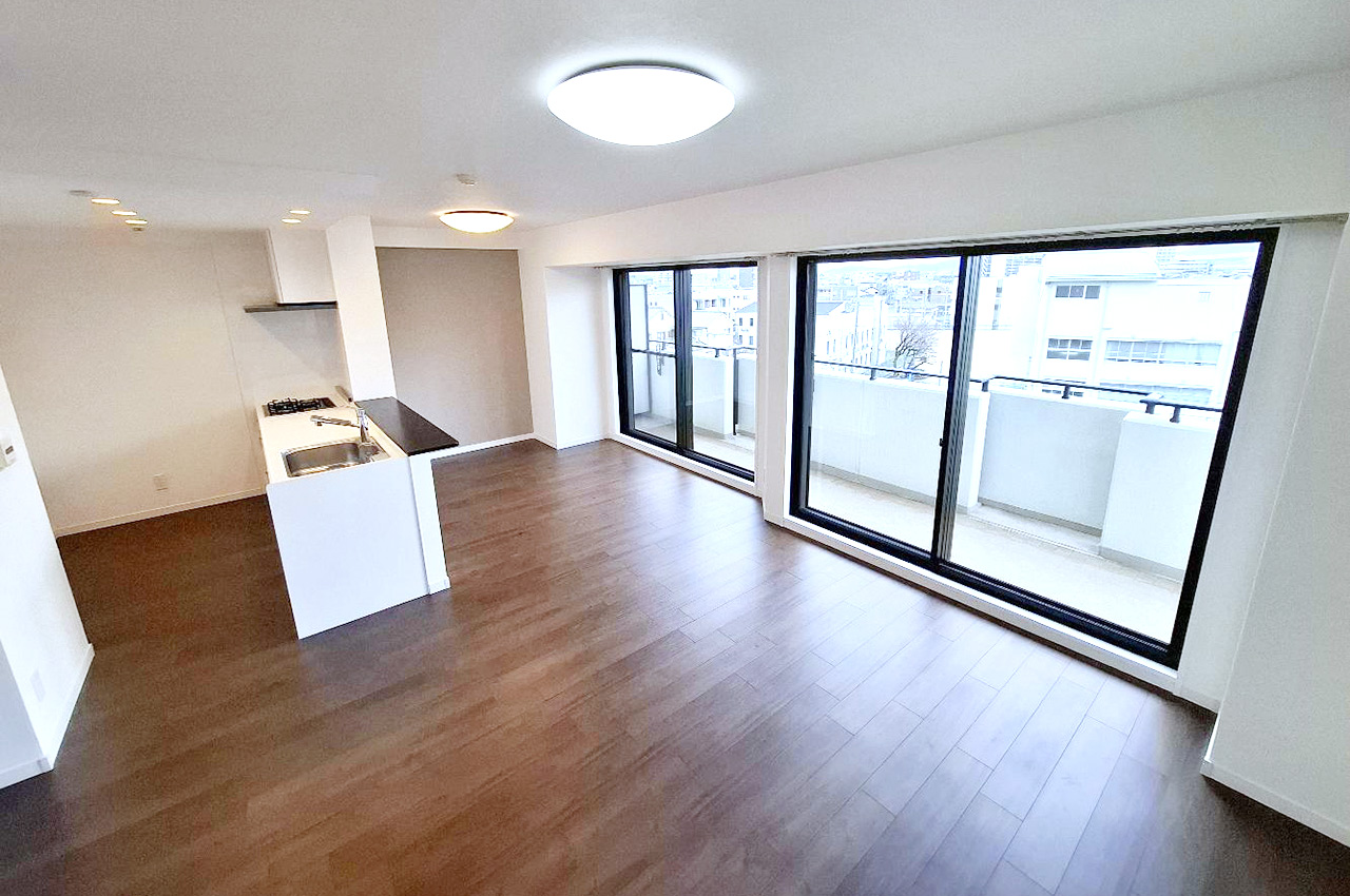 リビングは南東向きにつき、日当り良好です。