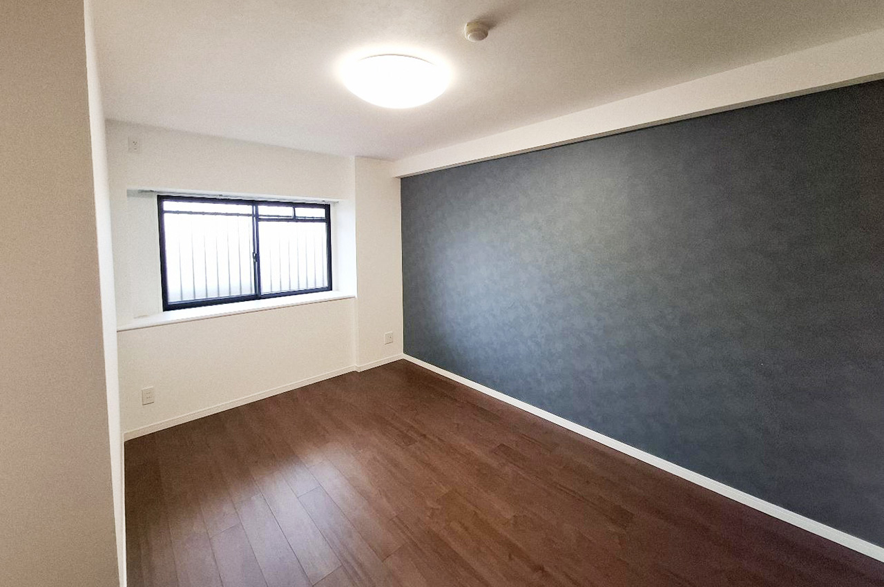 約8.3帖の洋室②。主寝室にぴったりのゆったりとしたお部屋です。