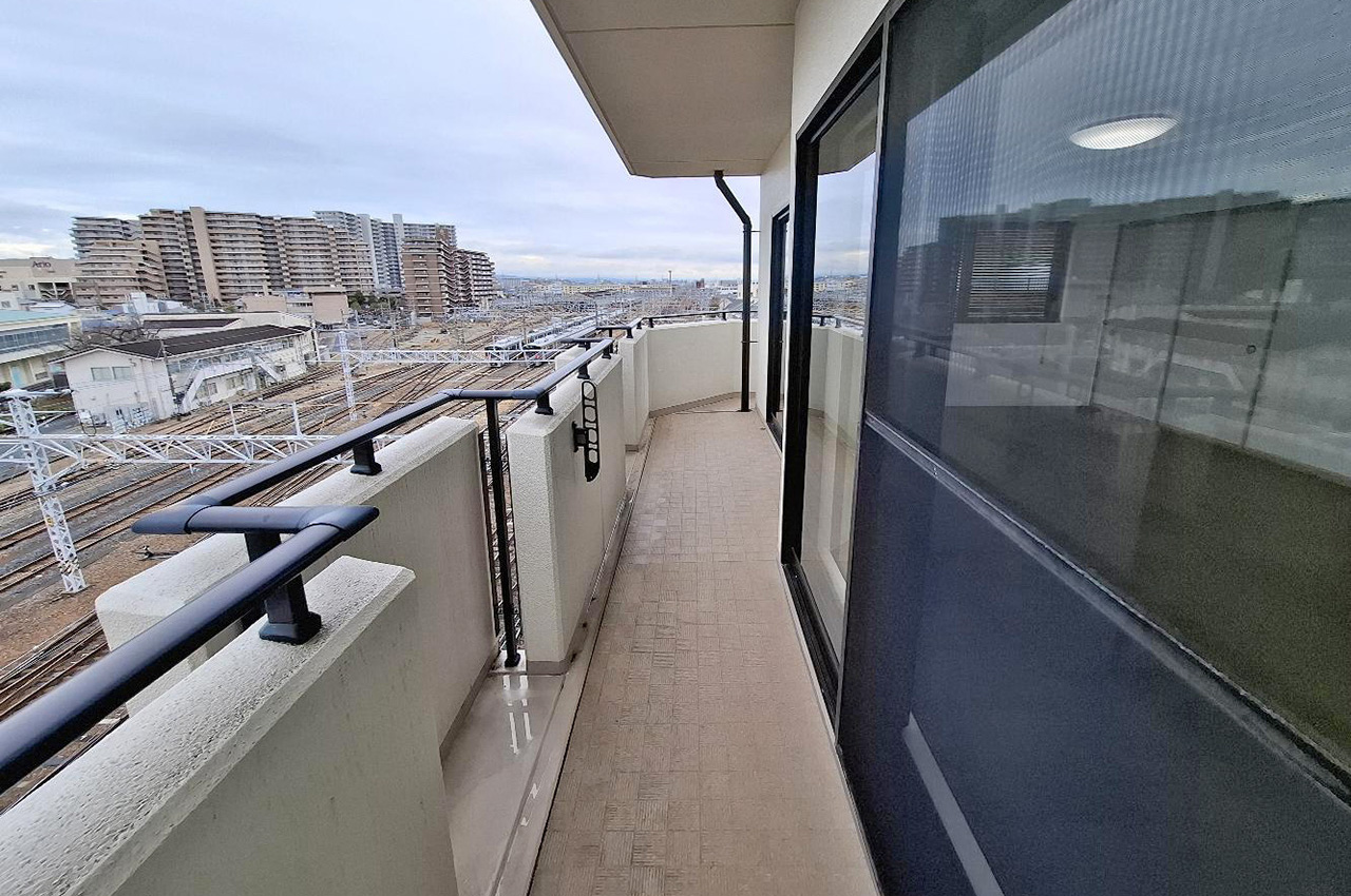 リビングから出入りできる南東側バルコニー