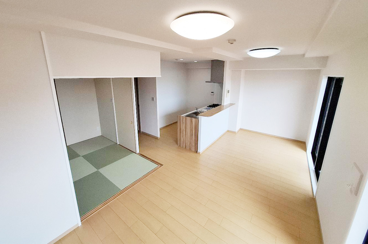 LDK:リビング横の和室と繋げて使えばさらに広々とした印象に。暮らしに合わせて使える利便性が魅力。