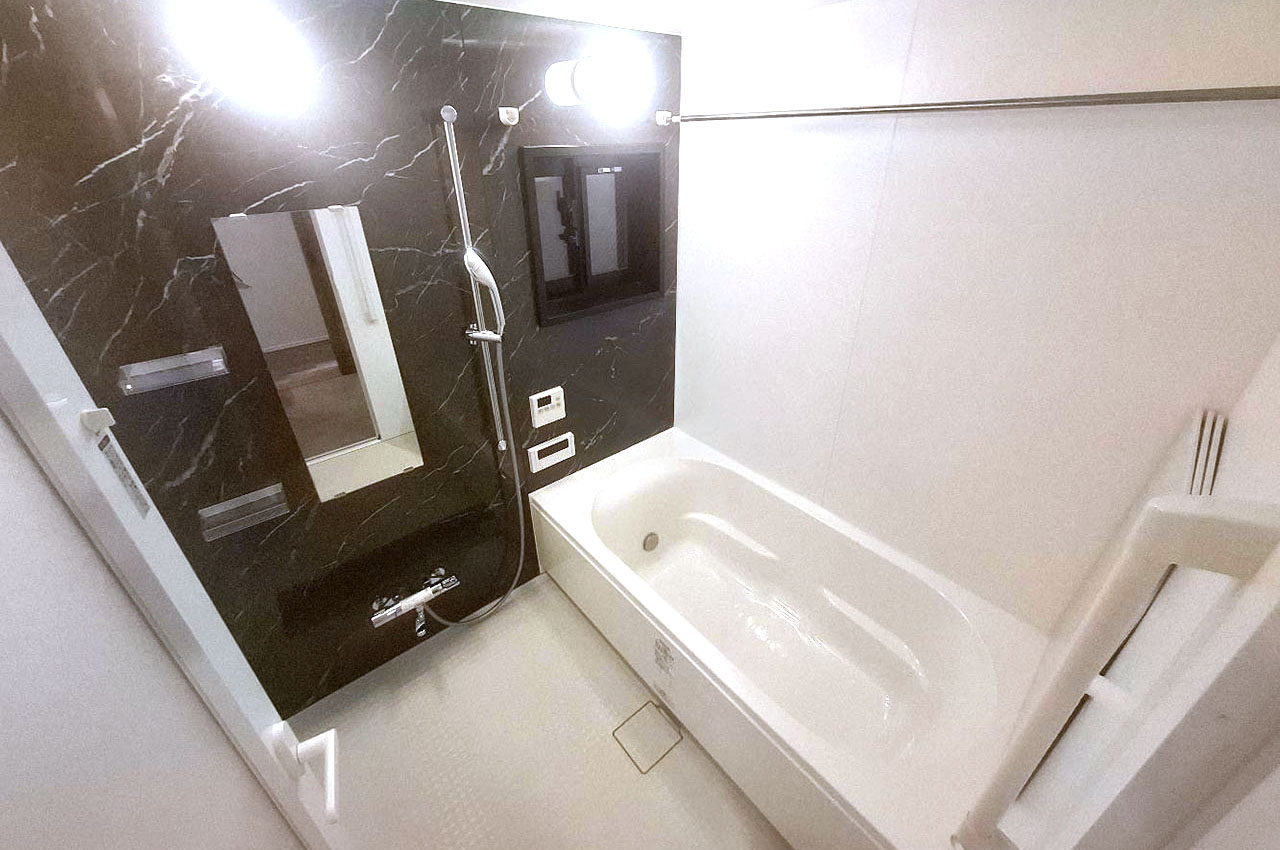 バスルーム。浴室暖房乾燥機付きです。