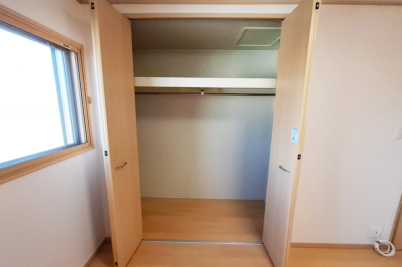 洋室①:クローゼット付き。