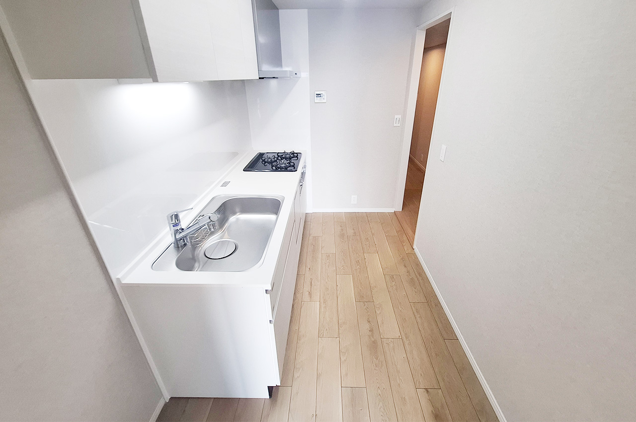 キッチン：ダイニングと廊下から出入りできる便利な2way動線です。