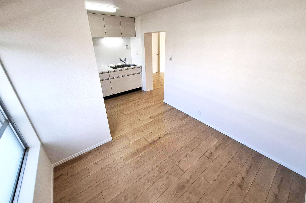 フルリノベーションで、狭く感じられた空間から明るく開放的な空間になりました。