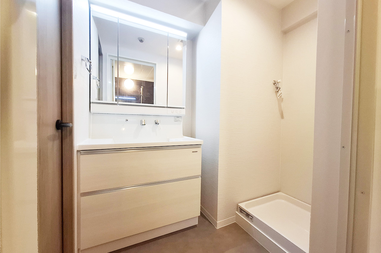 洗面室:洗面化粧台を新調済み。