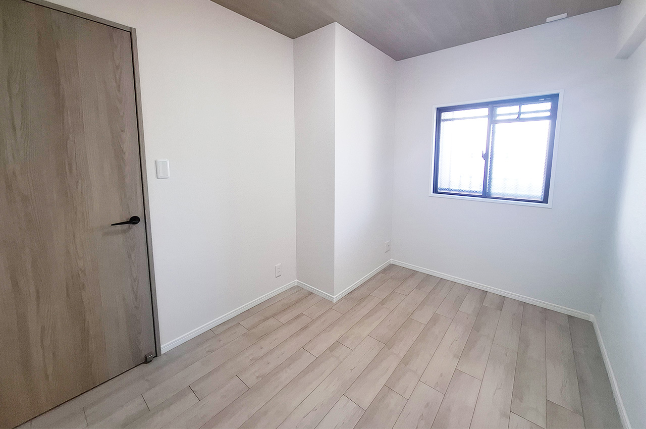 納戸:クロスやフローリングを貼替えるなどリフォーム済み。