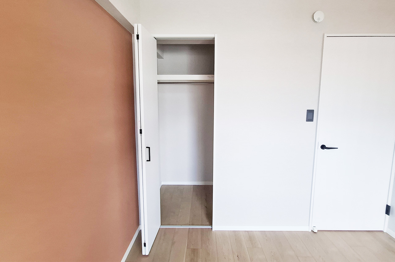 洋室2クローゼット:新調済み。