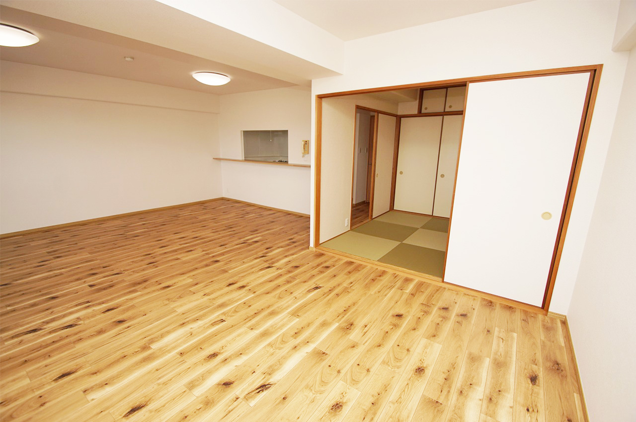 LDK：和室と続間になった使いやすいリビング