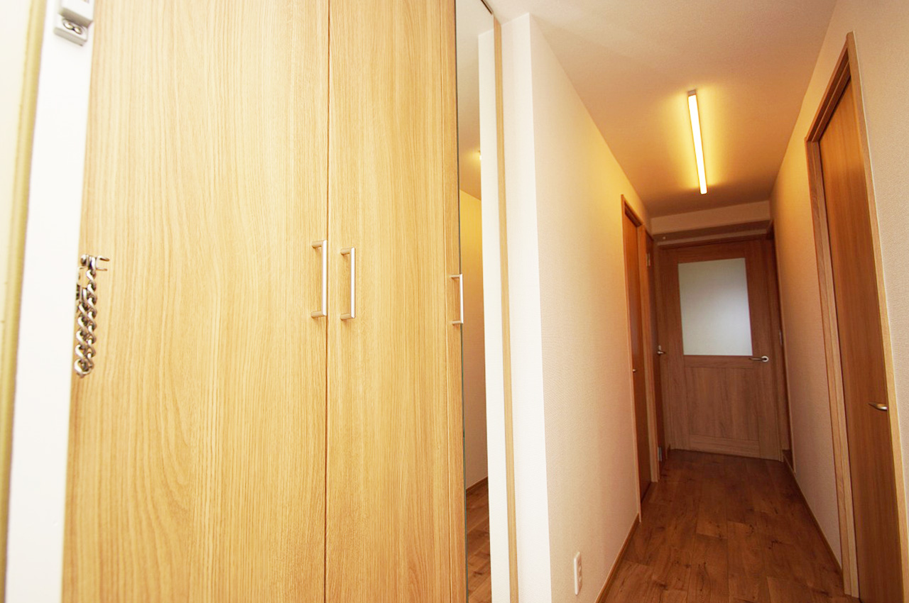 玄関：下駄箱新調