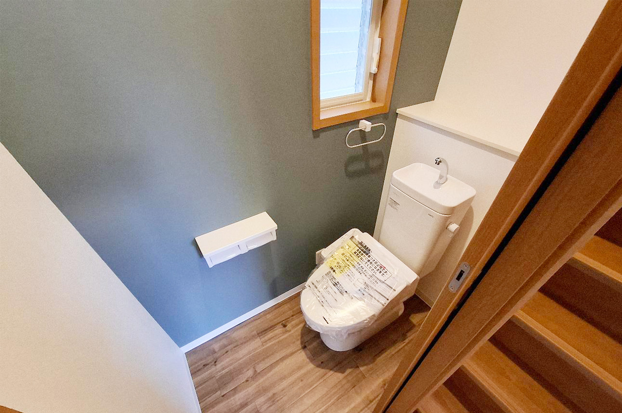 1階トイレ：設備を含めリフォーム済みです。