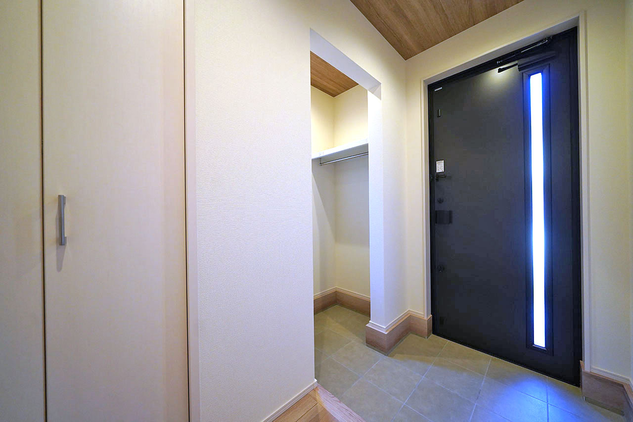 エントランス：玄関周りをすっきり保つシューズクローク付き。