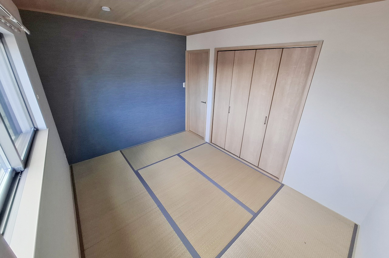 和室：壁クロス貼替、半畳タタミ新調します。